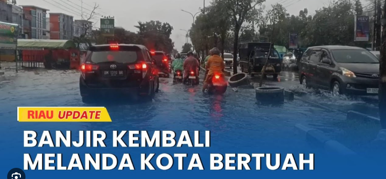 Banjir Rendam Pekanbaru, Warga Keluhkan Drainase Buruk